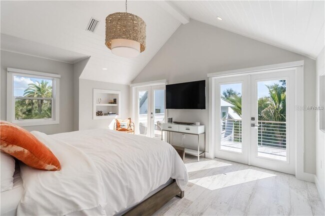 Building Photo - 580 Broadway St