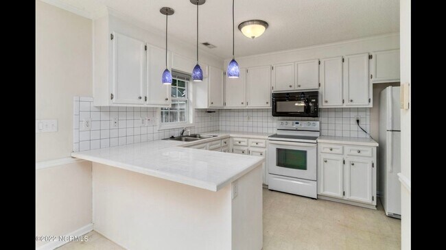 Building Photo - 3809 E Vancroft Cir