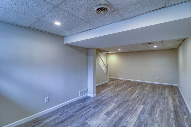 Building Photo - THIS IS THE ONE YOU HAVE BEEN WAITING FOR!...