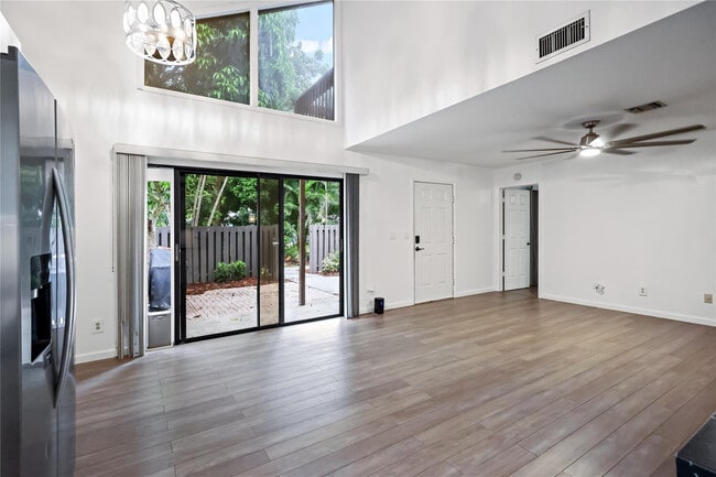 Building Photo - 1544 39th Ave