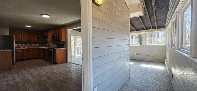 Building Photo - 6131 Rockbridge Rd SW