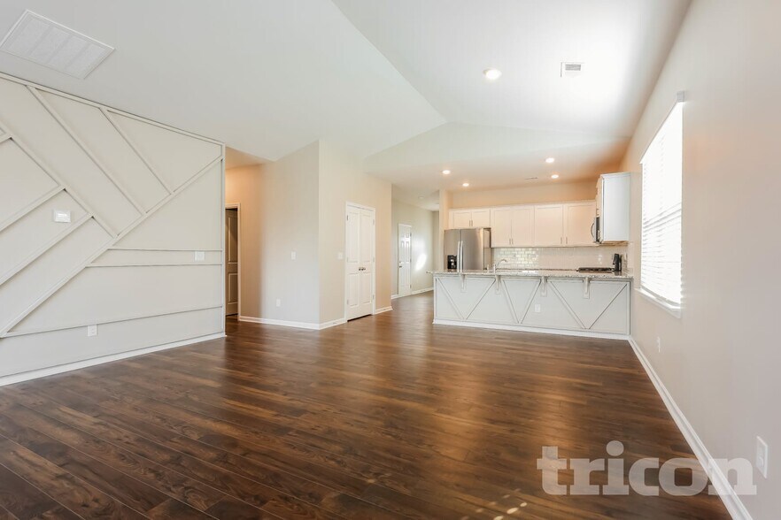 Building Photo - 250 Fenwick Dr
