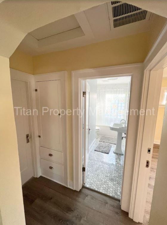 Building Photo - Charming 2-Bedroom Retreat in Portland – Cozy Living in 780 Sq Ft!