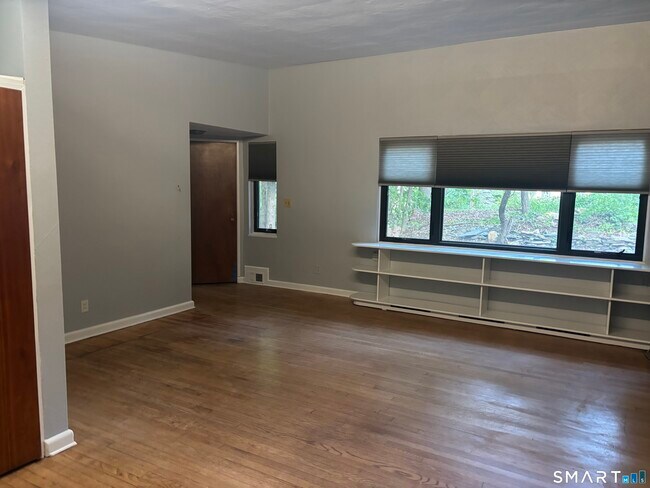 Building Photo - 136 Forest Rd