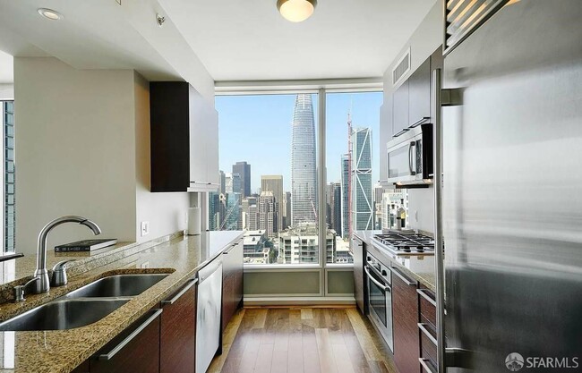 Building Photo - 425 1st St