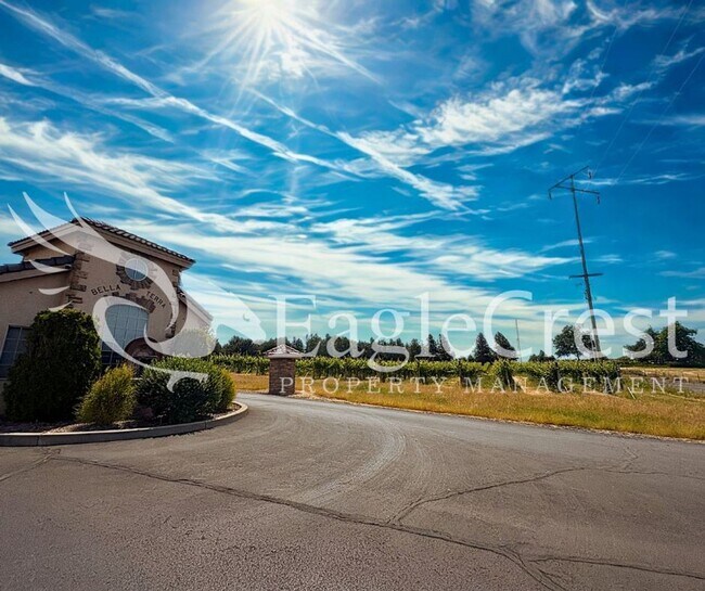 Building Photo - Luxury Bella Terra Estate with Mountain & Vineyard Views