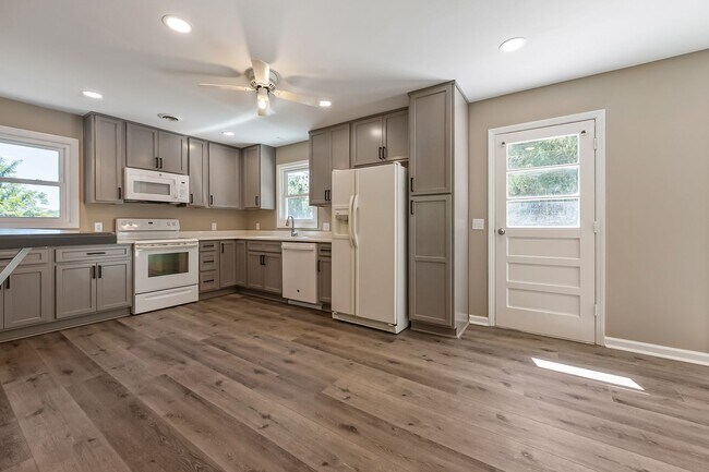 Building Photo - 4 bedoom 2 bath home in Blacksburg VA!