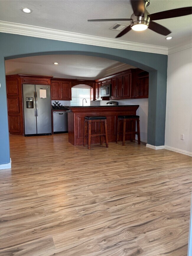 Building Photo - 512 Melbourne St