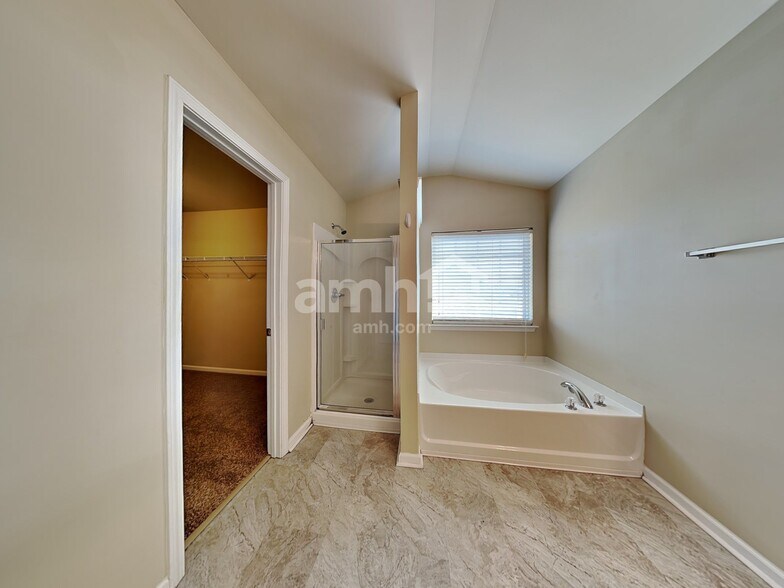 Building Photo - 206 Wild Dogwood Way