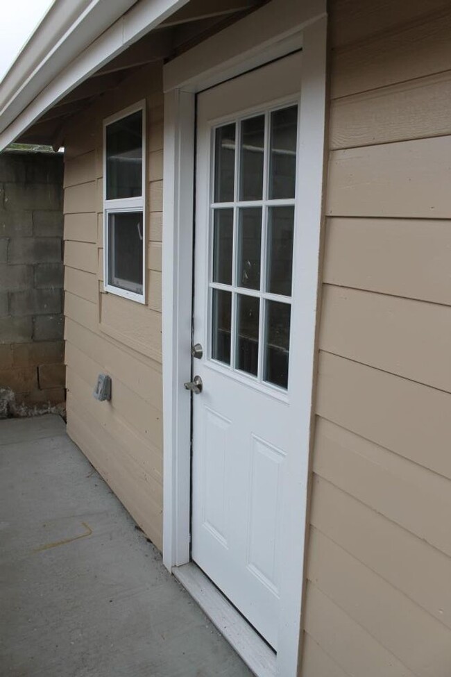 Building Photo - 1Bed/1Bath in Vista~ E. California