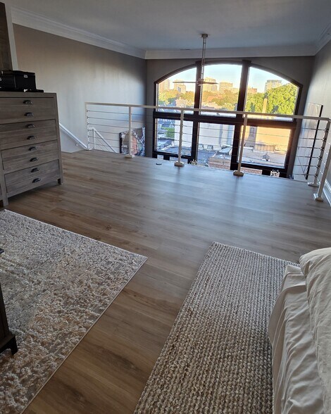 Building Photo - 1515 N Van Buren St