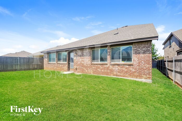Building Photo - 11913 Rustling Oaks Dr