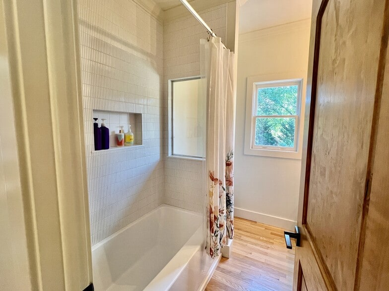 Upstairs Bathroom - 347 Ormond St SE