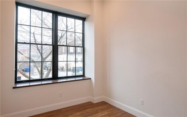 Building Photo - 15 Cranston Ave