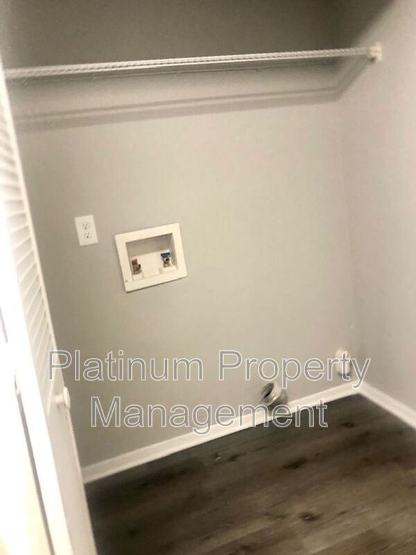 Building Photo - 5557 Mountain Springs Cir
