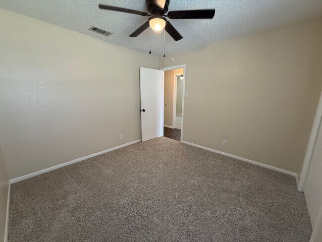 Building Photo - 4-Bedroom House for Rent in Killeen
