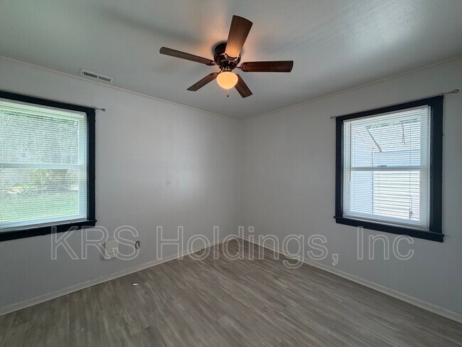 Building Photo - 408 Stockton Rd