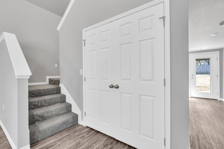 Building Photo - 213 Lomond St