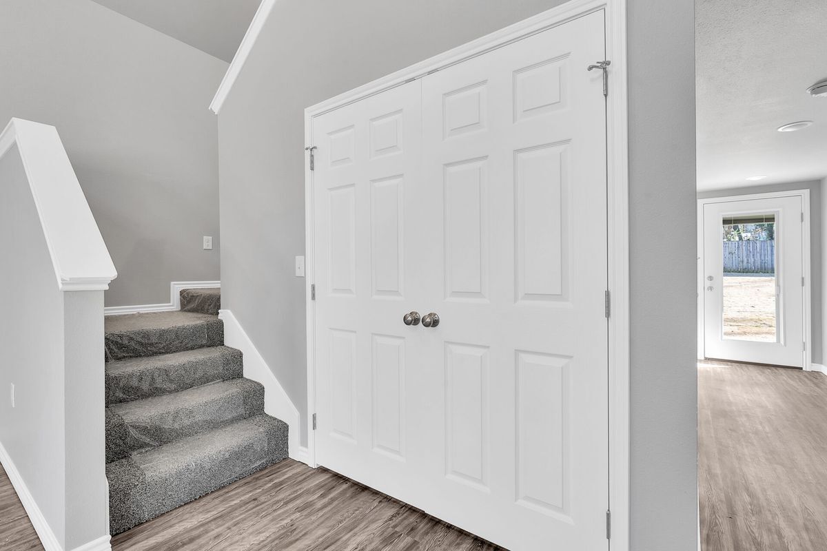 Building Photo - 518 Ranier Dr