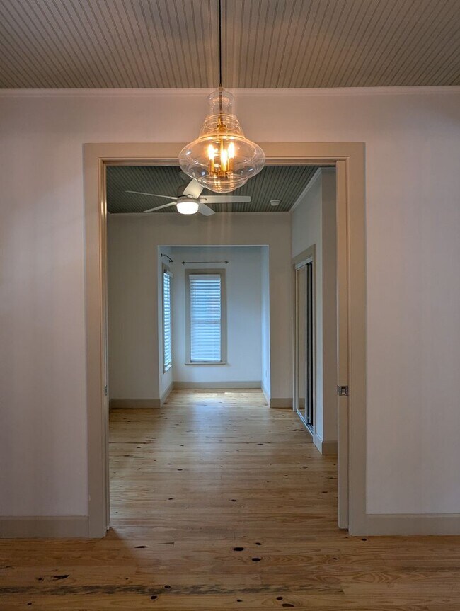 Building Photo - Stunning Fully Renovated 3-Bedroom, 2-Bathroom Cottage-Style Home