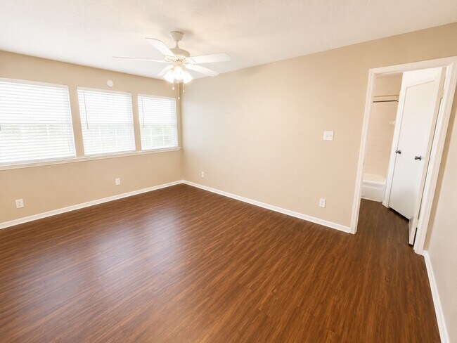 Building Photo - 22413 Tree House Ln