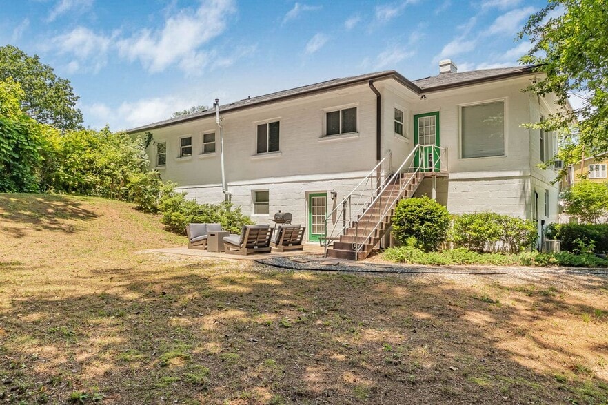 Building Photo - 2100 Cascade Rd