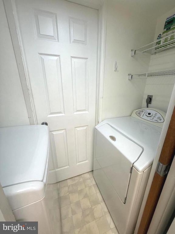 Building Photo - 1071 Lancaster Blvd