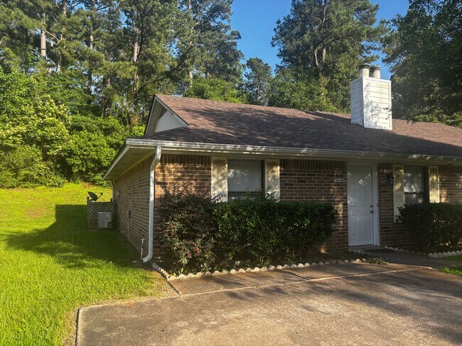 Building Photo - 2 bedroom 2 bath