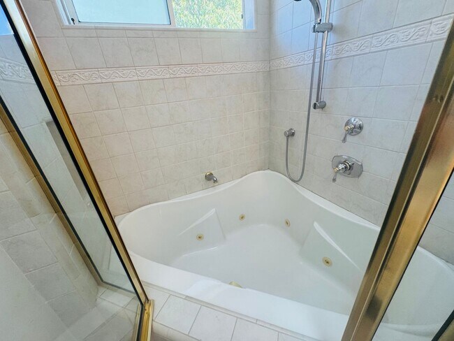 Building Photo - Exquisite 4-Bedroom Remodeled Retreat in t...