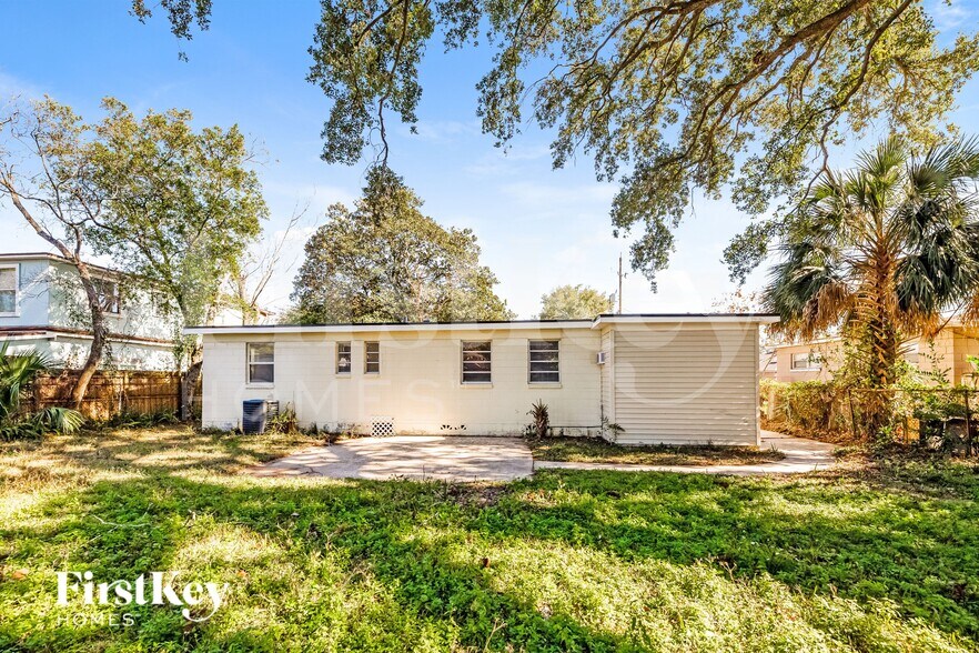 Building Photo - 2706 Lorna Rd