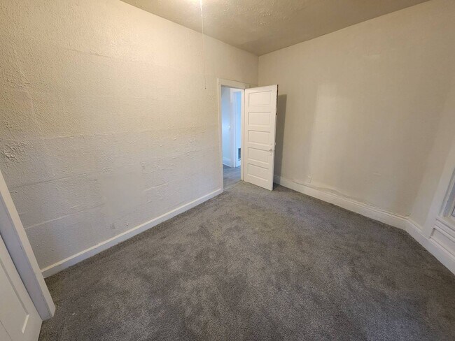 Building Photo - 2186 E 89th St