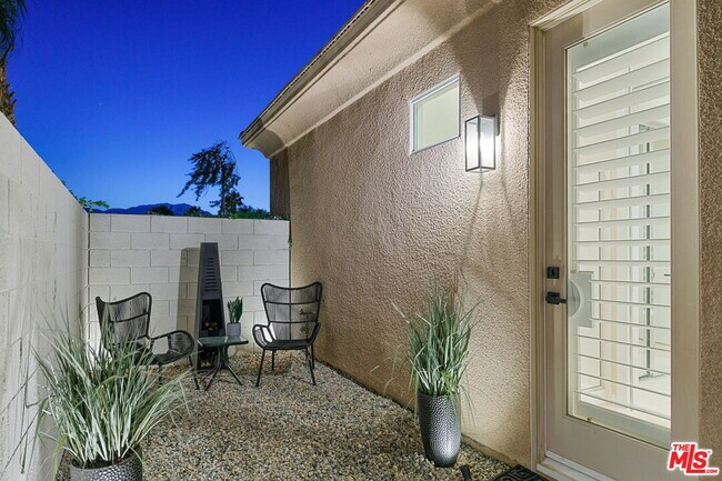 Building Photo - 4 Cartier Ct