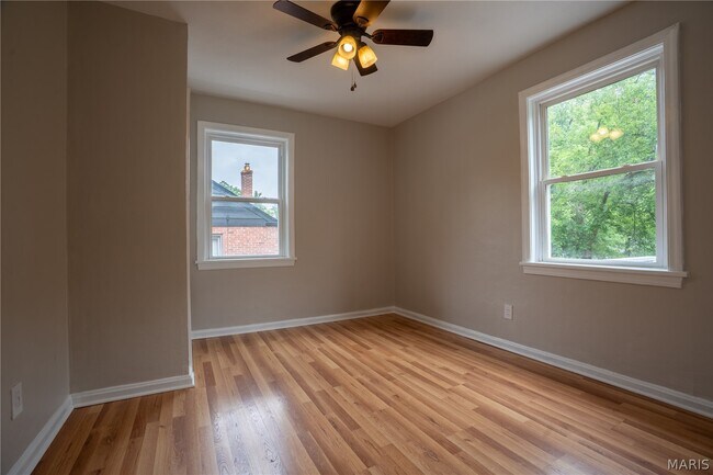 Building Photo - 312 Midway Ave