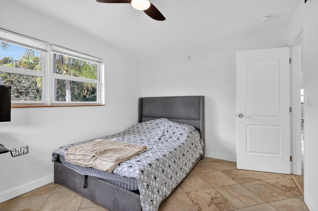 Building Photo - 4540 SW 28th Terrace