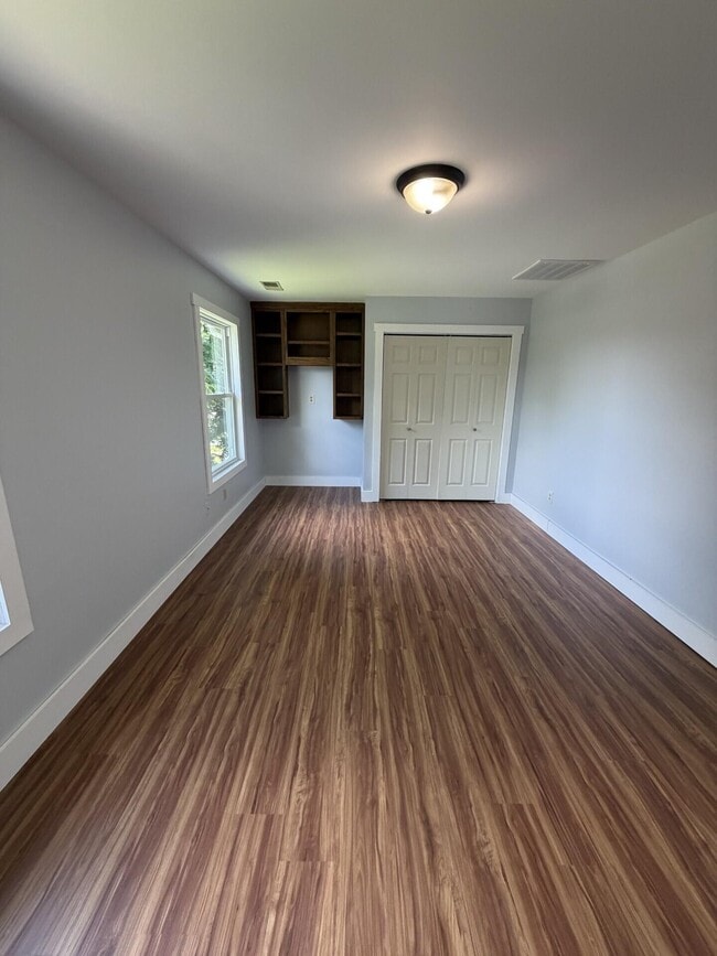 Building Photo - 721 Wayland Dr