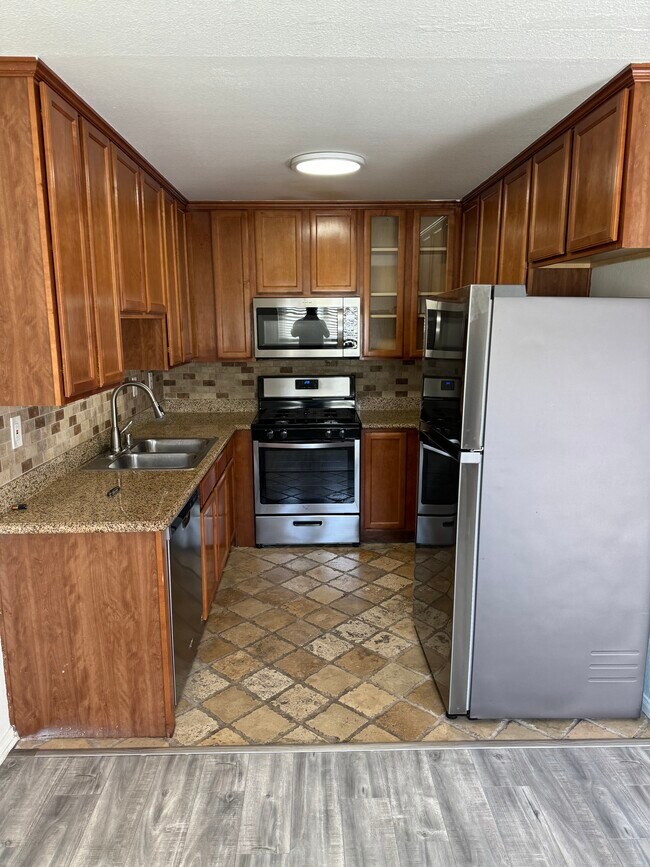 Building Photo - 525 Calle Montecito