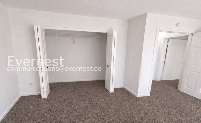 Building Photo - 3 Bed, 3.5 Bath Townhome with Modern Amenities / Available Now!