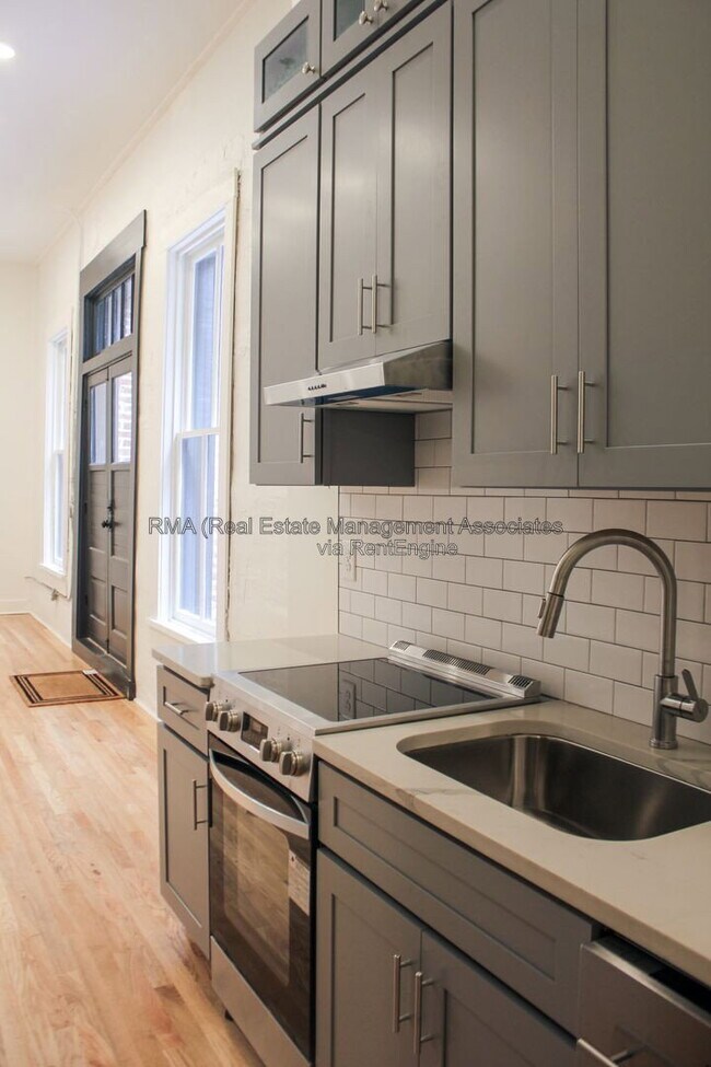 Building Photo - 4 6/8 Zebulon St