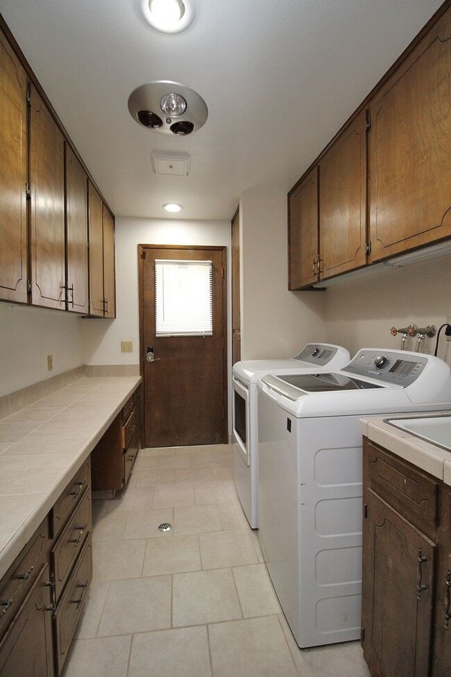 Building Photo - 2727 SE 58th Ave