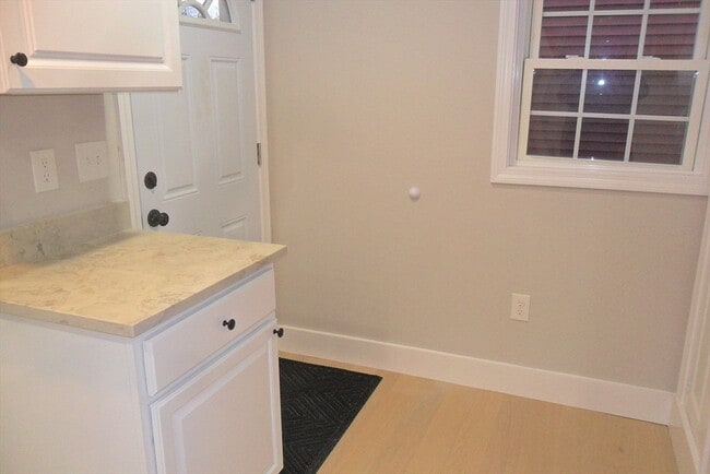 Building Photo - 400 Concord St