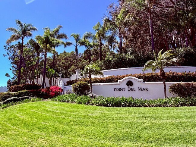 Building Photo - For Rent Available Now - Furnished House 3+BR 2.5Ba in Del Mar, charming furnished home in the hi...