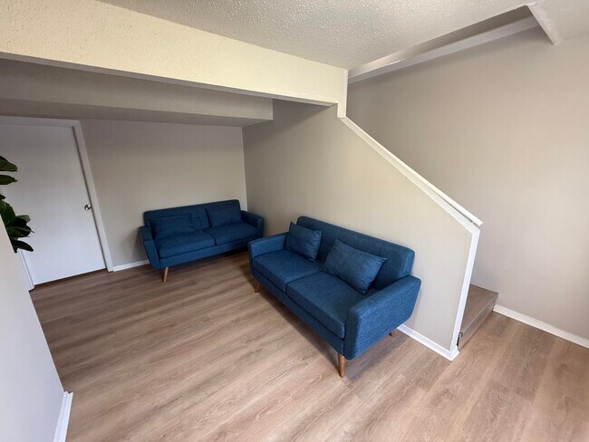 Building Photo - 205 Wheaton Ct