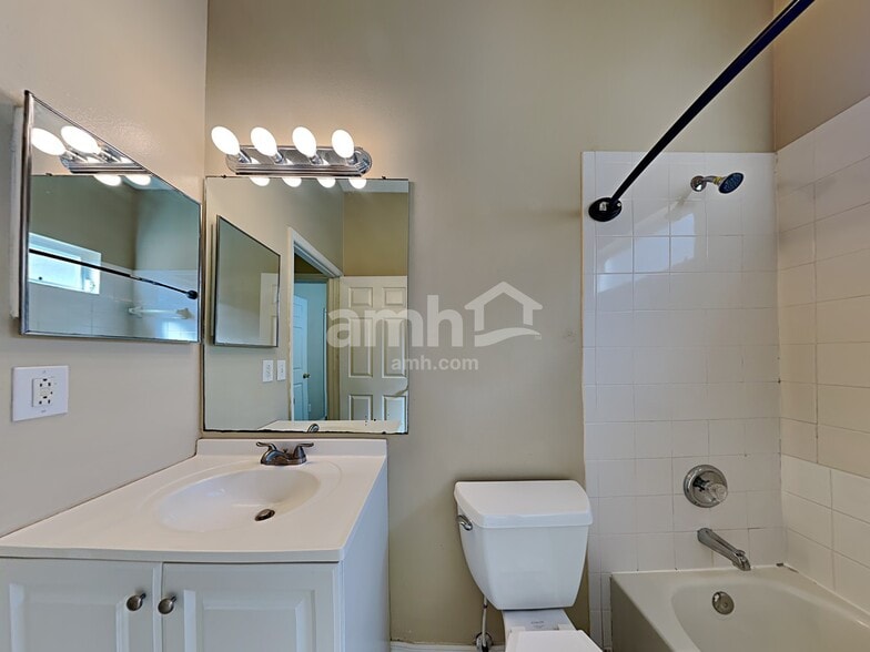 Building Photo - 523 Beth Ann St