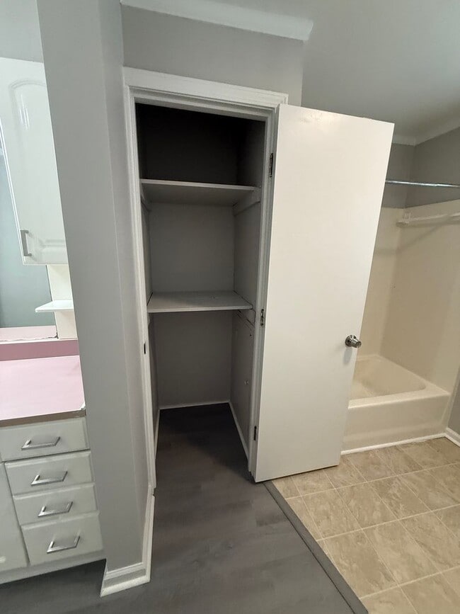 Building Photo - FIRST FULL MONTH RENT FREE
