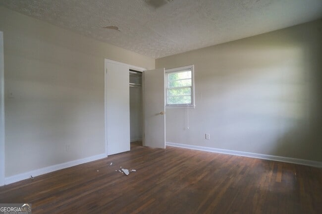 Building Photo - 435 S Barnett Shoals Rd