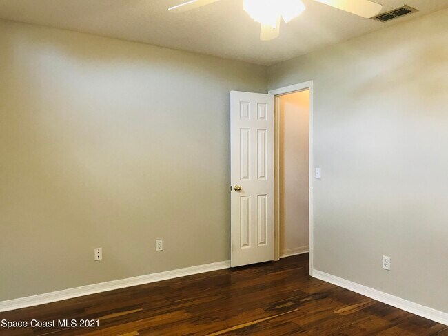 Building Photo - 2205 Myla Ln