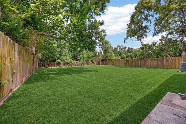 Building Photo - 9211 Clearway Dr