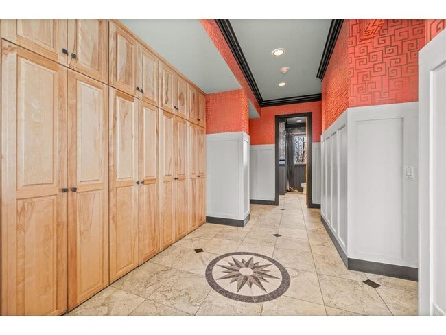 Building Photo - 1560 Bluff Creek Dr