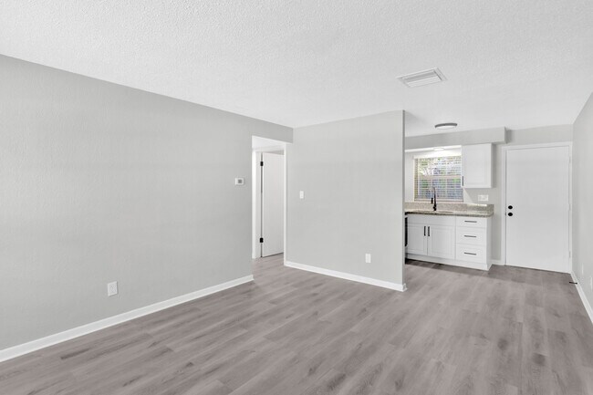 Building Photo - 1352 Tioga Ave.