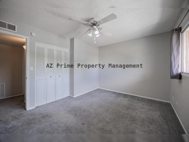 Building Photo - 15 E Carter Dr